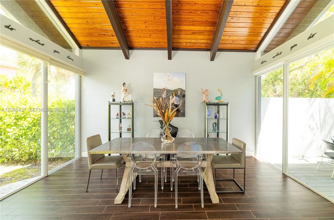En Venta: $673,900 (3 camas, 2 baños, 1953 Pies cuadrados)