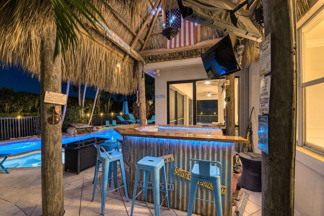 113-web-or-mls-Elegant home glowing bene