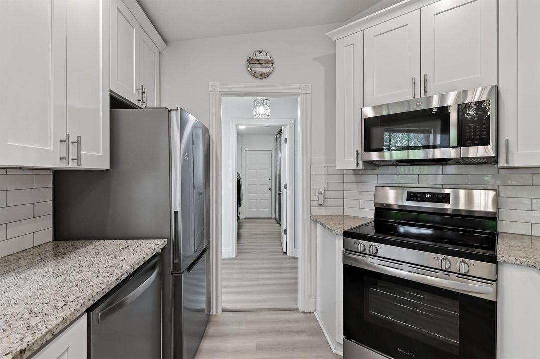 1671SWWaterfallBlvd(24)