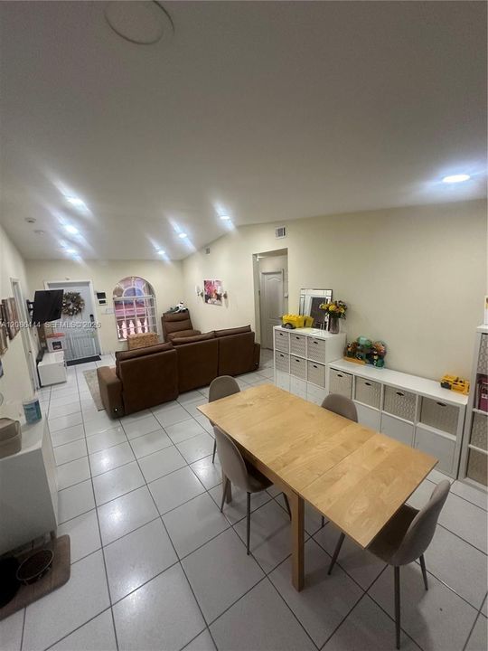 На продажу: $499,999 (3 спален, 2 ванн, 1218 Квадратных фут)