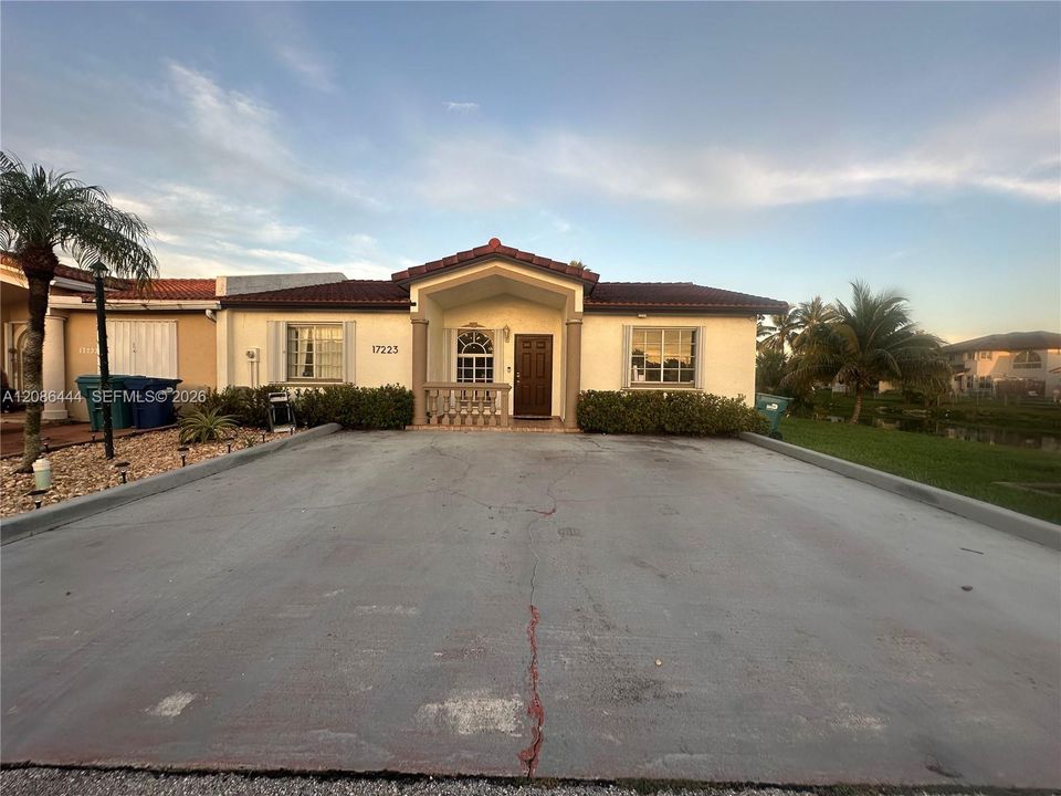 На продажу: $499,999 (3 спален, 2 ванн, 1218 Квадратных фут)
