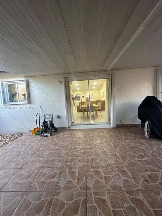 На продажу: $499,999 (3 спален, 2 ванн, 1218 Квадратных фут)