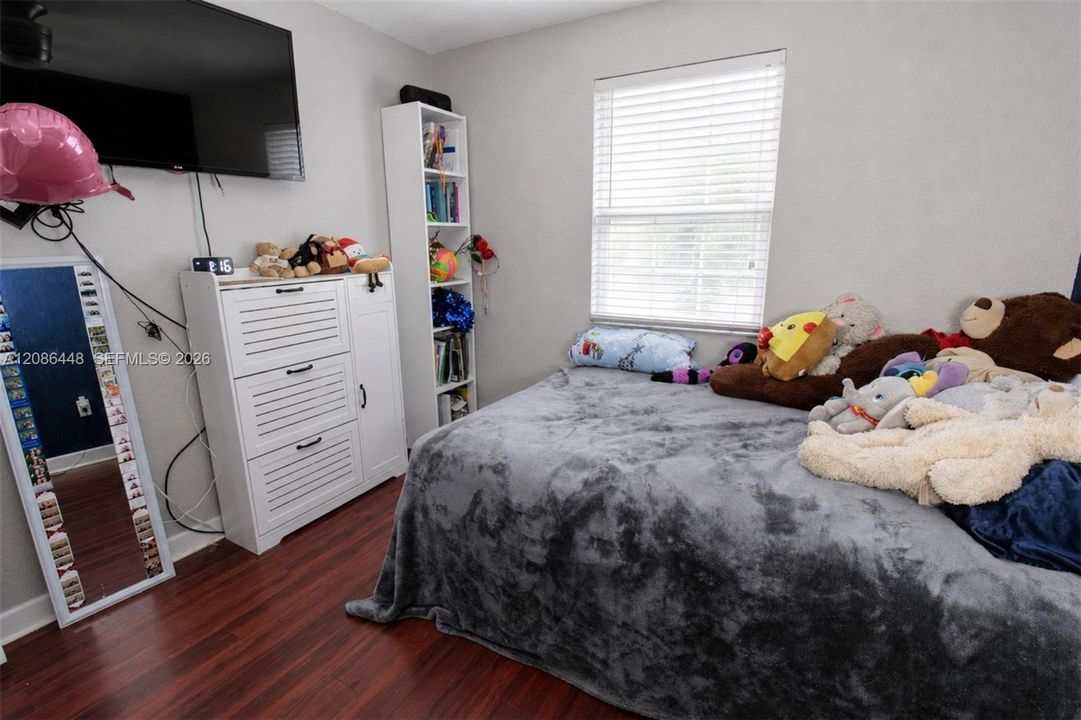 For Rent: $3,500 (3 beds, 2 baths, 1650 Square Feet)