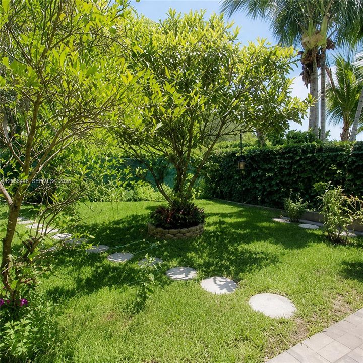 For Rent: $3,500 (3 beds, 2 baths, 1650 Square Feet)