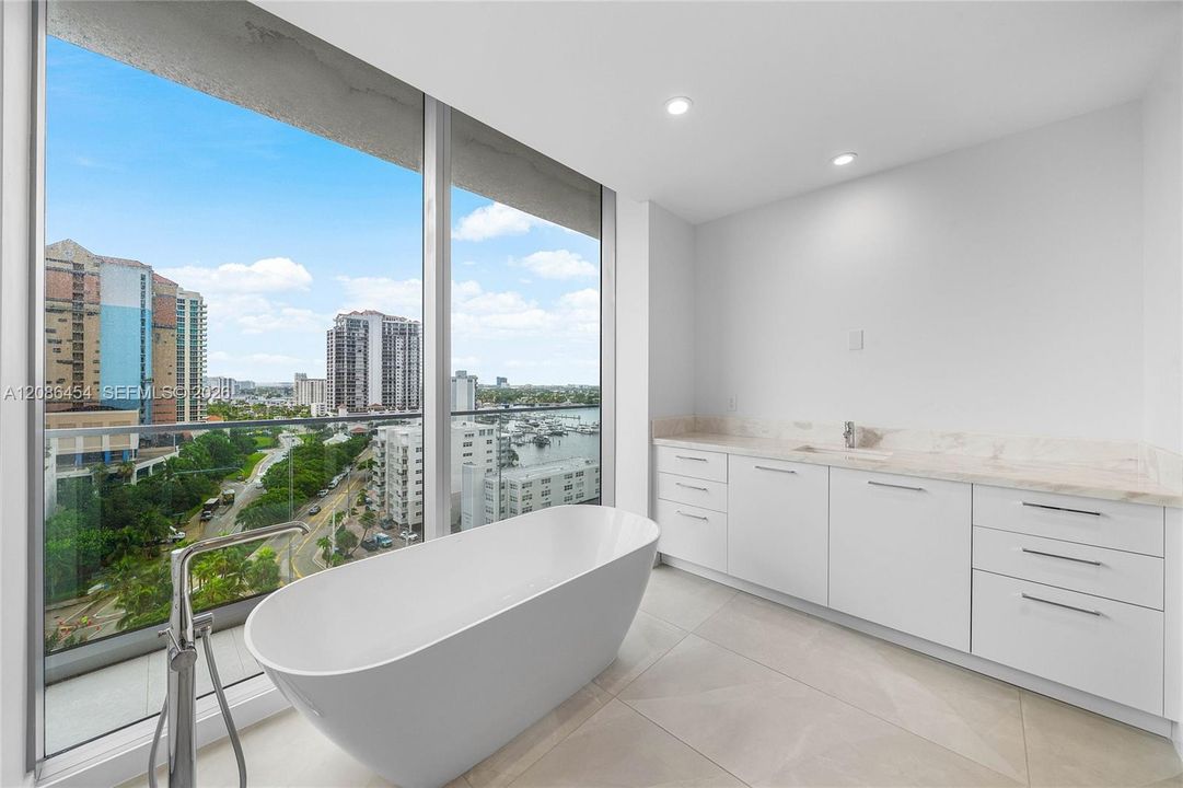 En Venta: $4,499,000 (3 camas, 4 baños, 3109 Pies cuadrados)