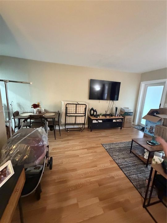 For Sale: $210,500 (1 beds, 1 baths, 580 Square Feet)