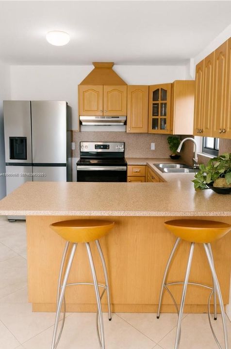 В аренду: $3,200 (3 спален, 2 ванн, 2833 Квадратных фут)