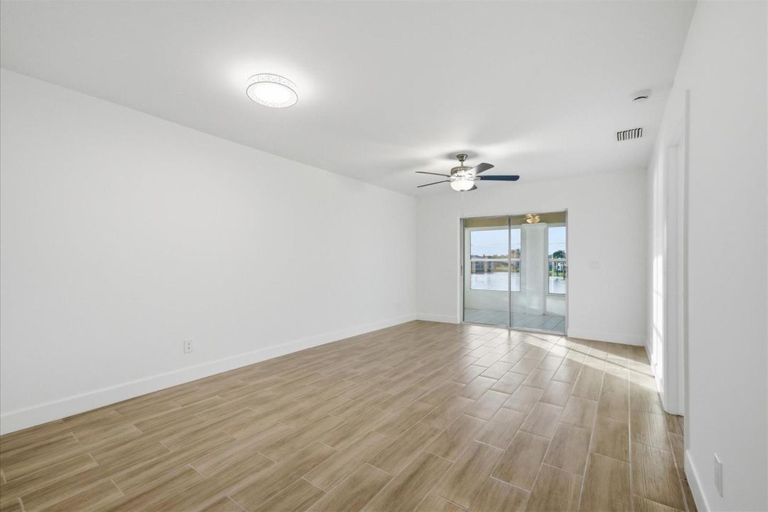 08-Living_Dining Area