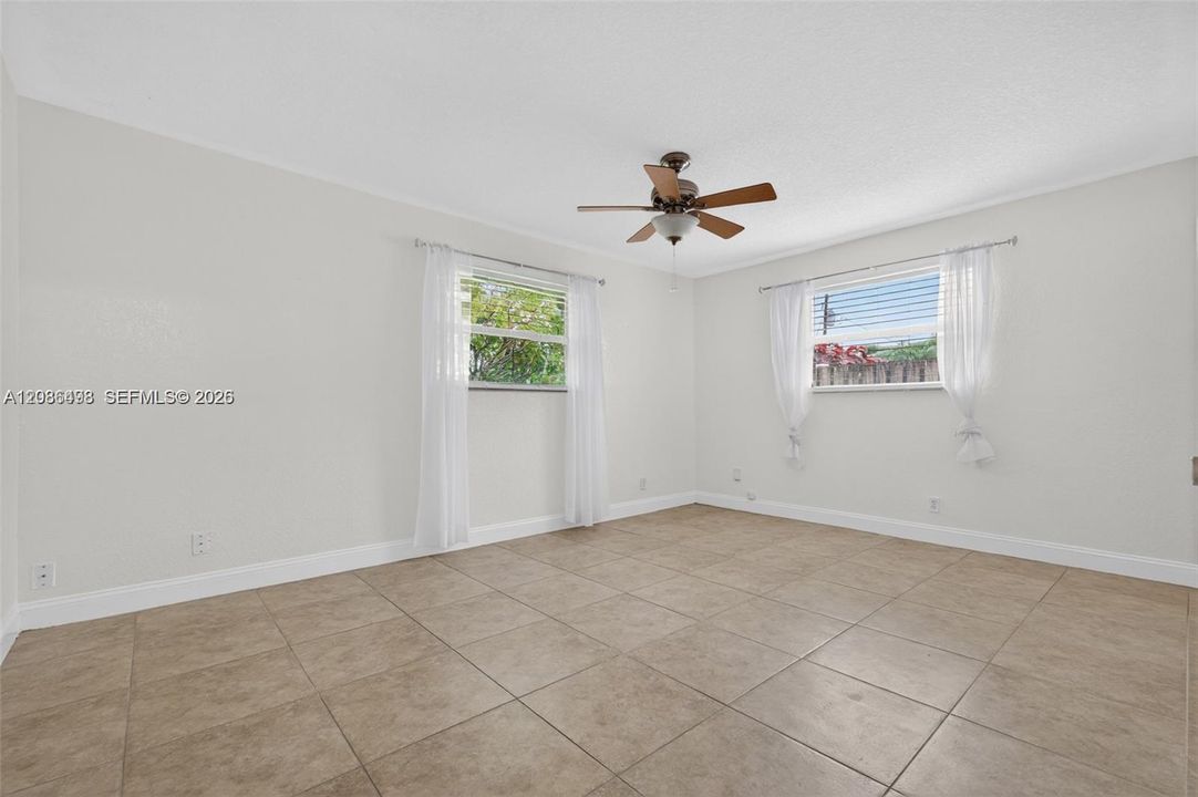 В аренду: $3,900 (3 спален, 2 ванн, 2100 Квадратных фут)