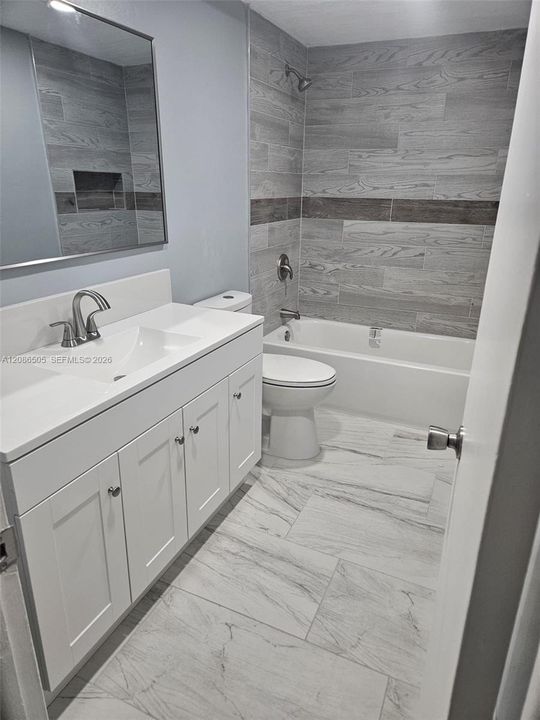 For Rent: $1,900 (2 beds, 1 baths, 878 Square Feet)