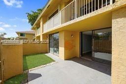 For Sale: $239,500 (2 beds, 2 baths, 1122 Square Feet)