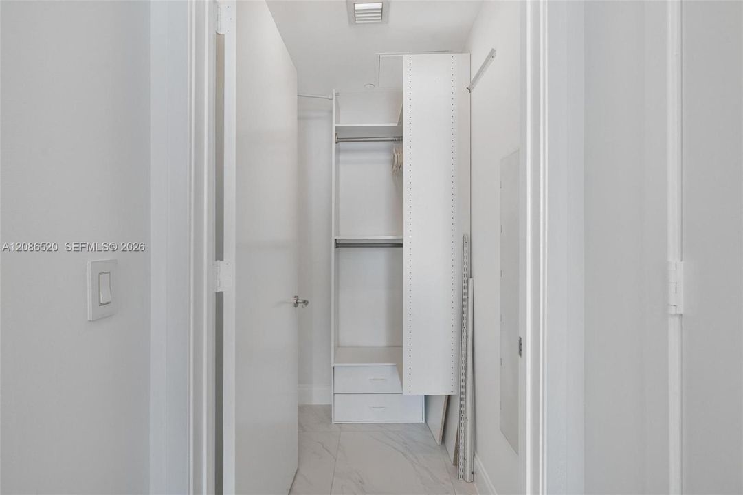 В аренду: $4,600 (1 спален, 1 ванн, 854 Квадратных фут)