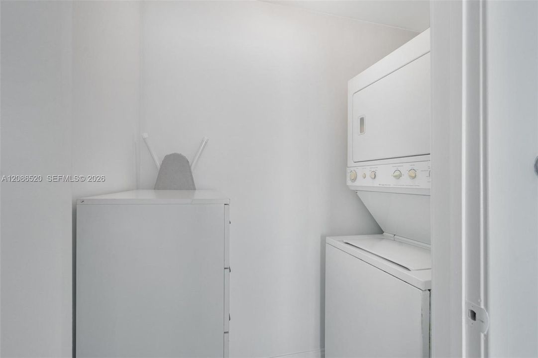 В аренду: $4,600 (1 спален, 1 ванн, 854 Квадратных фут)