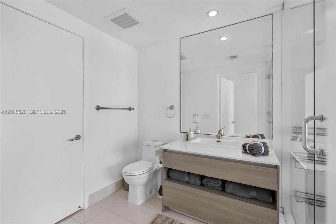 В аренду: $4,600 (1 спален, 1 ванн, 854 Квадратных фут)