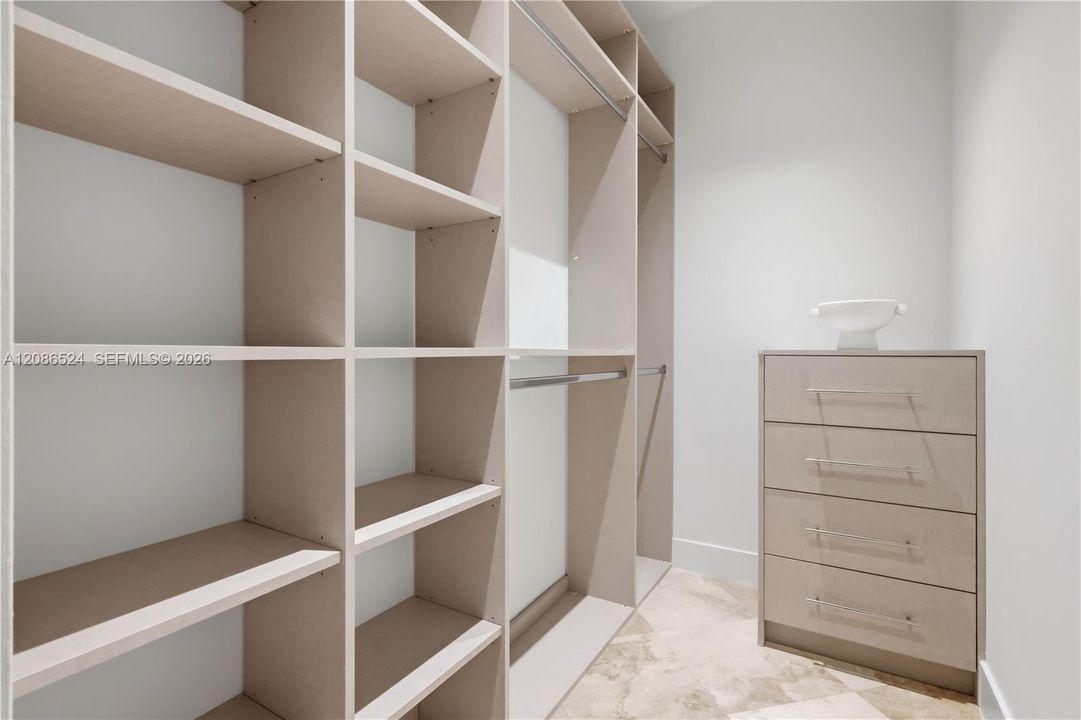 En Venta: $6,100,000 (6 camas, 5 baños, 4450 Pies cuadrados)