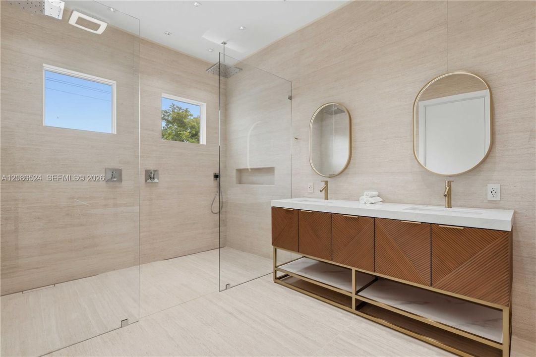 En Venta: $6,100,000 (6 camas, 5 baños, 4450 Pies cuadrados)