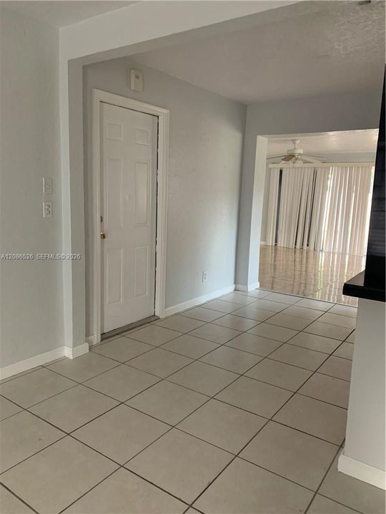 En Venta: $469,500 (3 camas, 2 baños, 1407 Pies cuadrados)