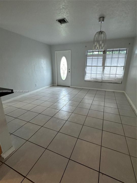 En Venta: $469,500 (3 camas, 2 baños, 1407 Pies cuadrados)