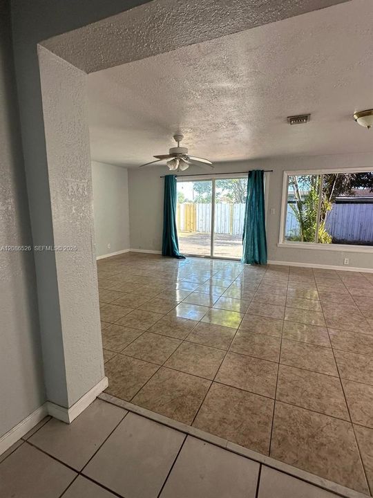En Venta: $469,500 (3 camas, 2 baños, 1407 Pies cuadrados)