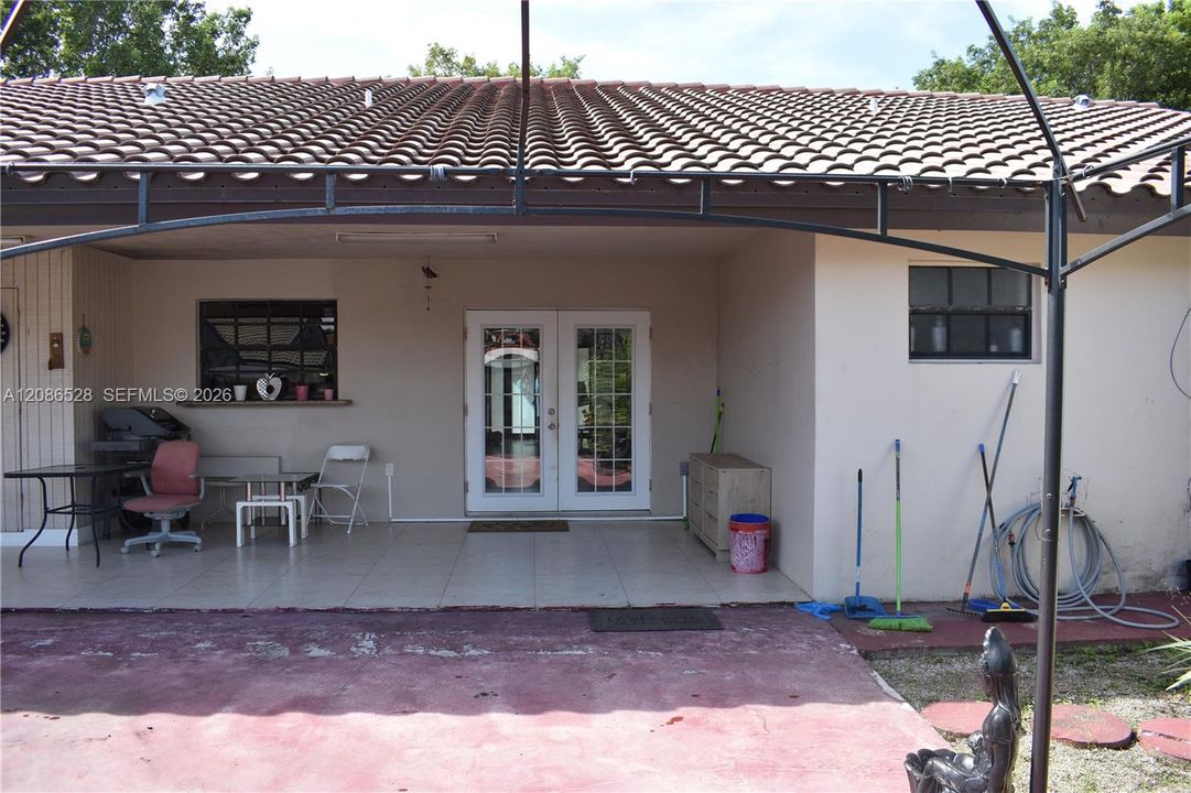 For Sale: $799,000 (4 beds, 3 baths, 1747 Square Feet)