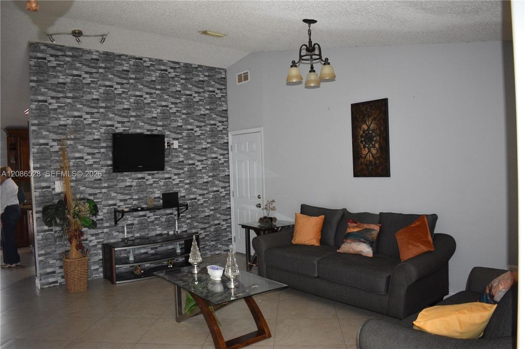 For Sale: $799,000 (4 beds, 3 baths, 1747 Square Feet)