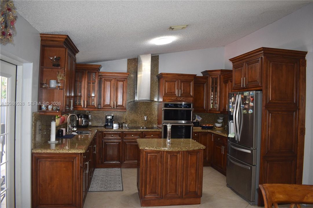 For Sale: $799,000 (4 beds, 3 baths, 1747 Square Feet)