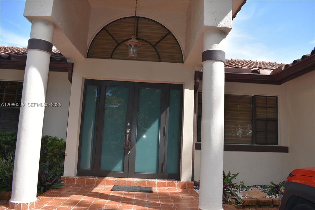For Sale: $799,000 (4 beds, 3 baths, 1747 Square Feet)
