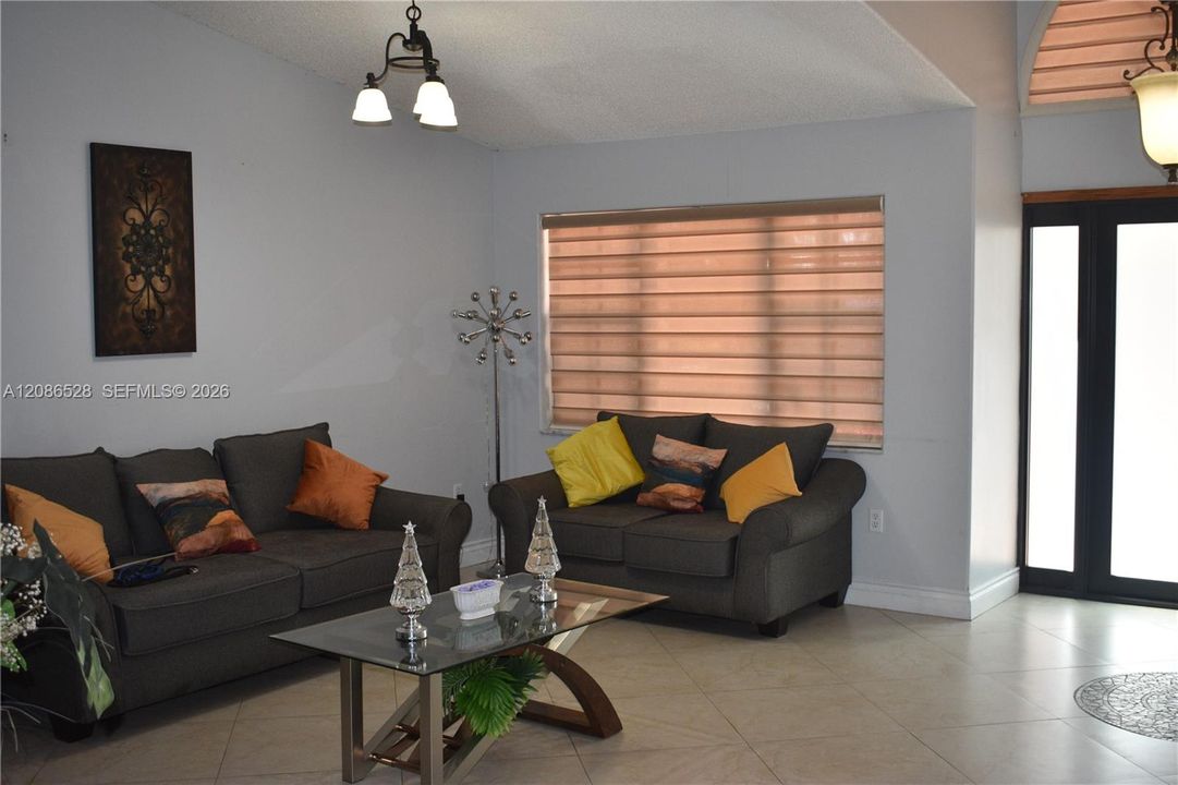 For Sale: $799,000 (4 beds, 3 baths, 1747 Square Feet)