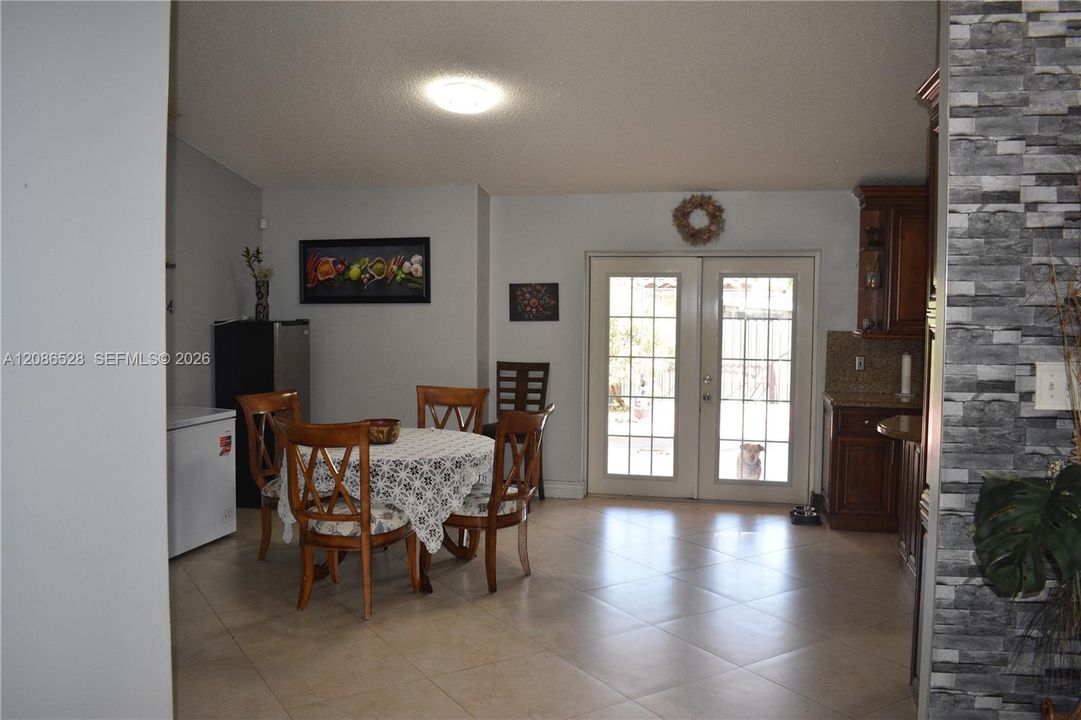 For Sale: $799,000 (4 beds, 3 baths, 1747 Square Feet)