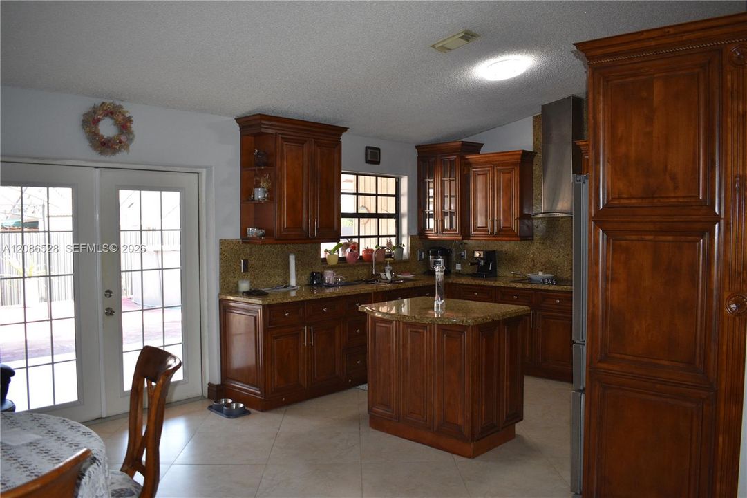 For Sale: $799,000 (4 beds, 3 baths, 1747 Square Feet)