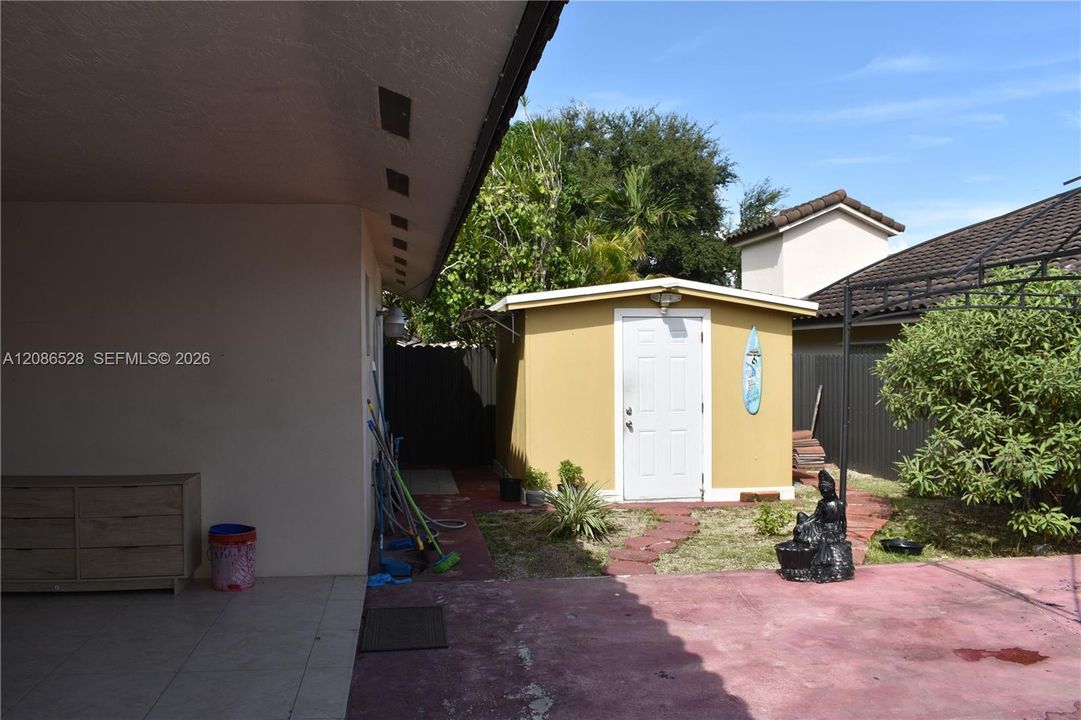 For Sale: $799,000 (4 beds, 3 baths, 1747 Square Feet)