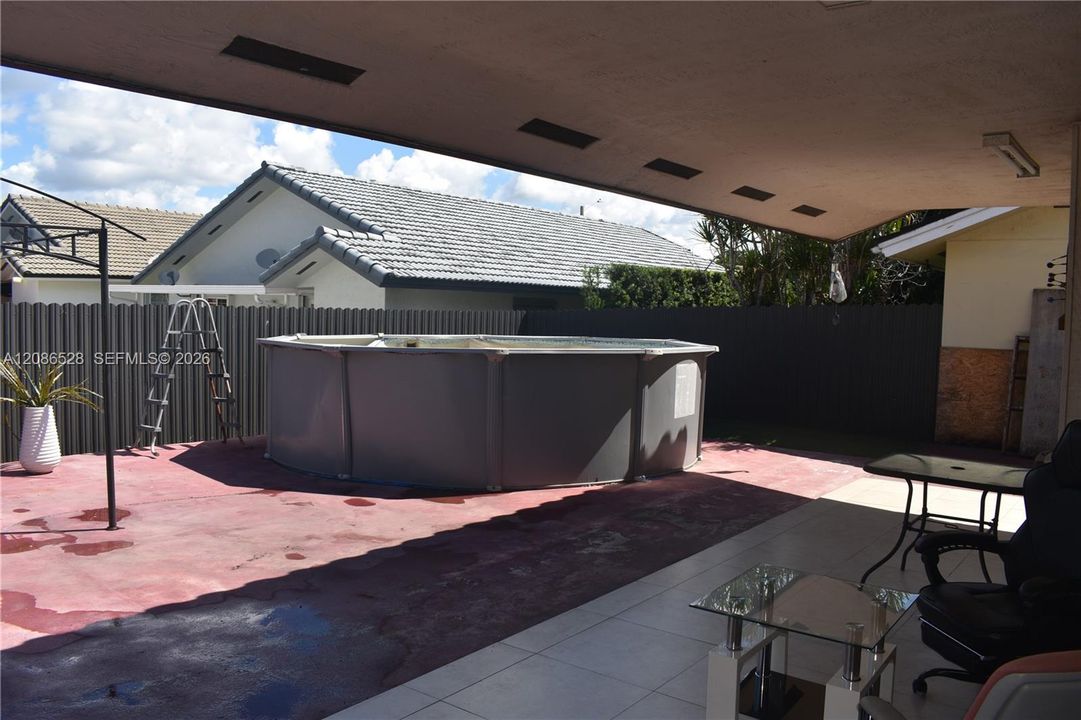 For Sale: $799,000 (4 beds, 3 baths, 1747 Square Feet)