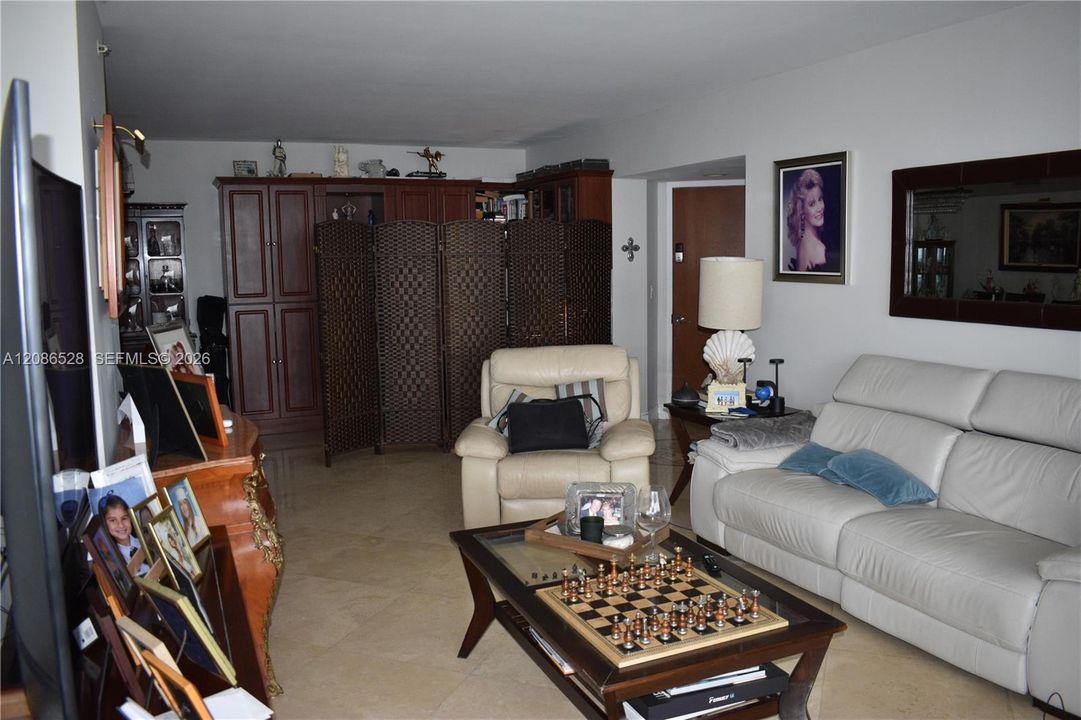 For Sale: $799,000 (4 beds, 3 baths, 1747 Square Feet)