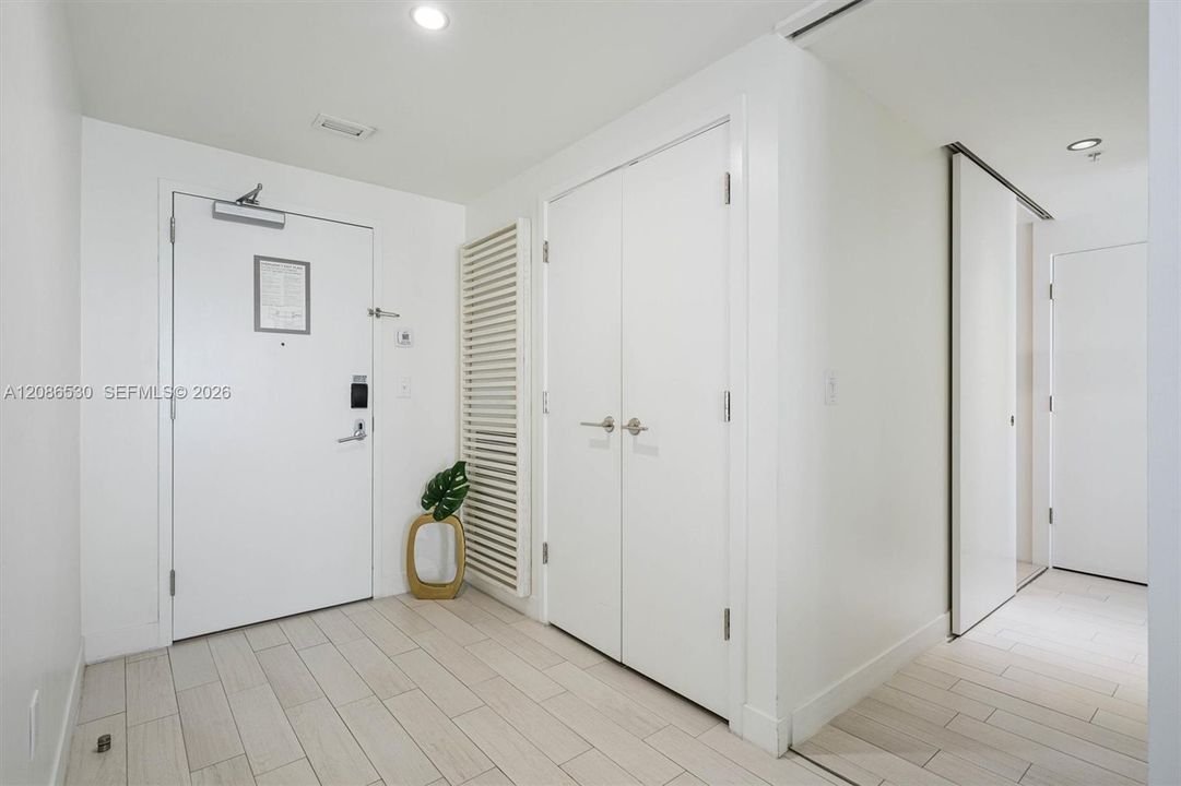 В аренду: $6,500 (2 спален, 2 ванн, 1214 Квадратных фут)