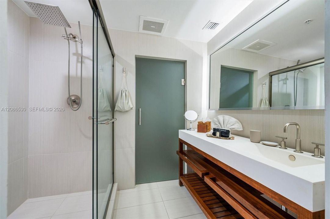 В аренду: $6,500 (2 спален, 2 ванн, 1214 Квадратных фут)