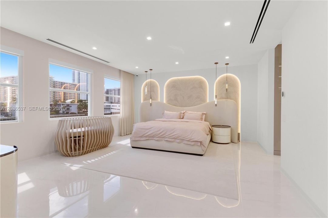 For Rent: $49,000 (5 beds, 4 baths, 4138 Square Feet)