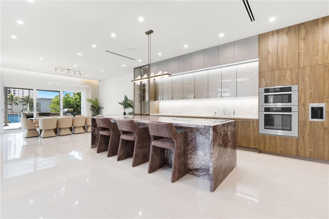For Rent: $49,000 (5 beds, 4 baths, 4138 Square Feet)