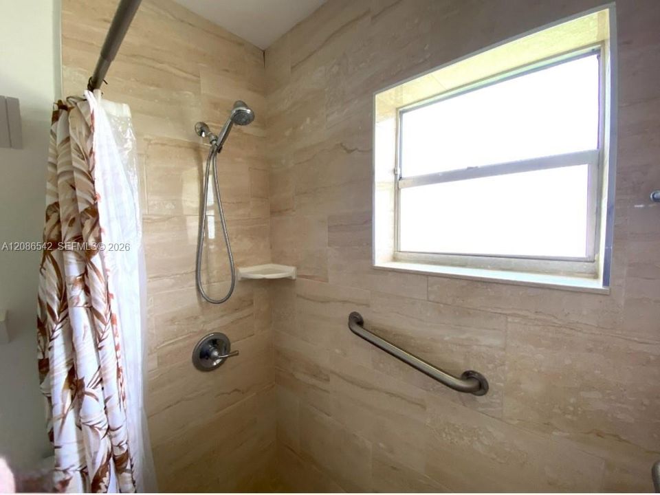 For Sale: $265,000 (3 beds, 1 baths, 952 Square Feet)