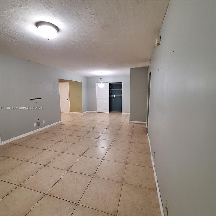 For Sale: $265,000 (3 beds, 1 baths, 952 Square Feet)