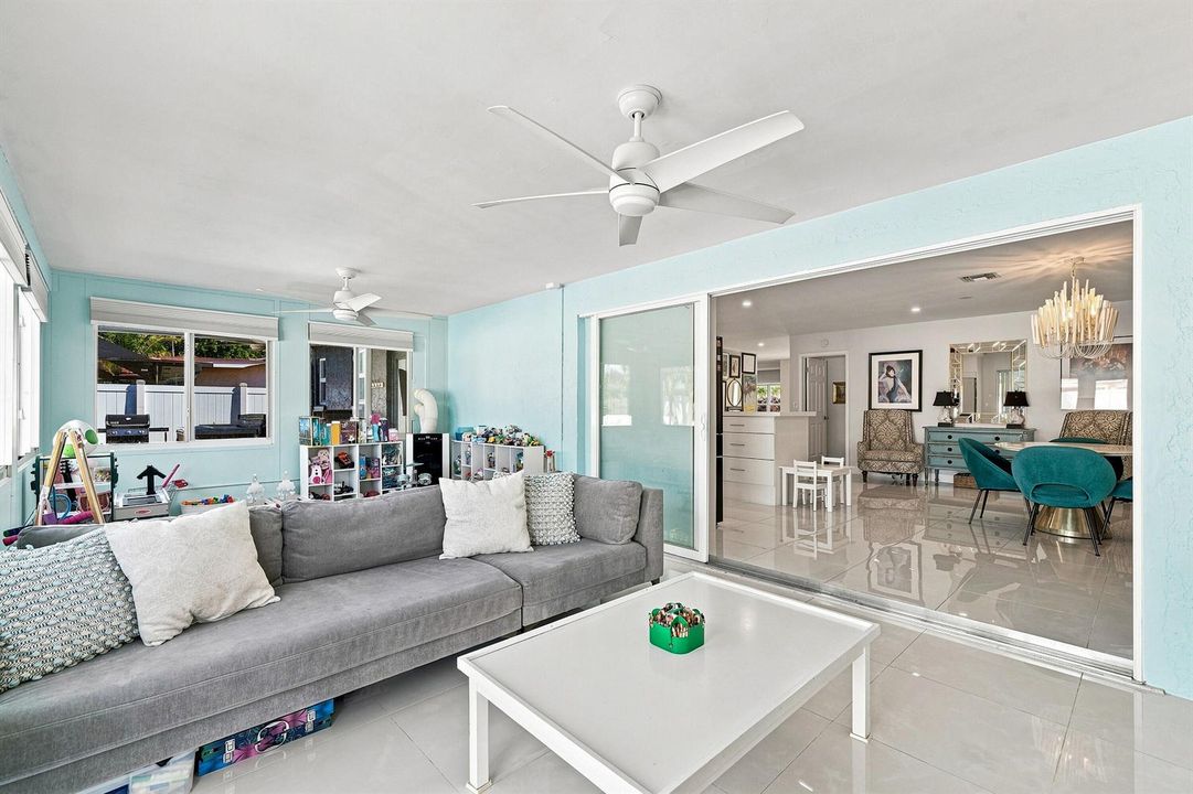 28_family room