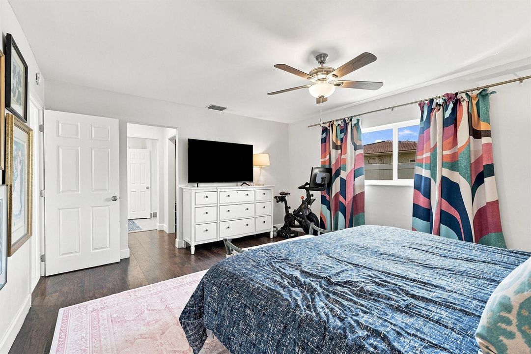 35_bedroom
