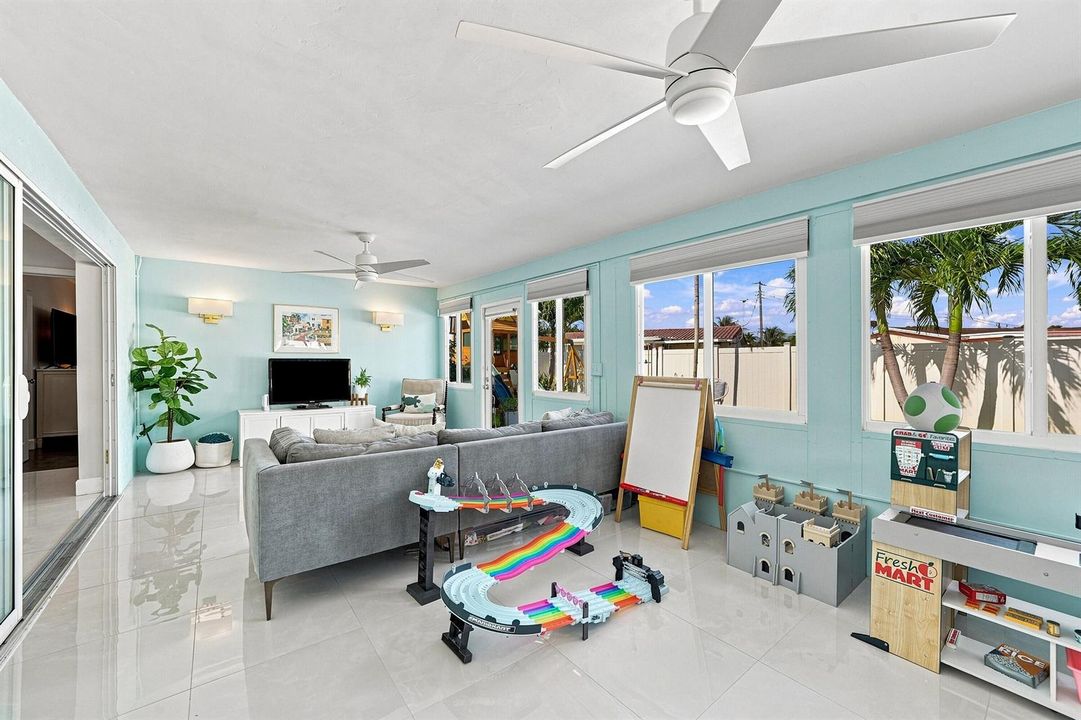 33_family room