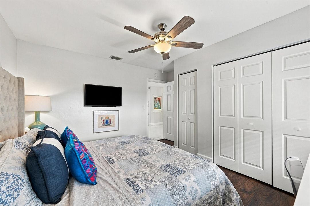 27_bedroom