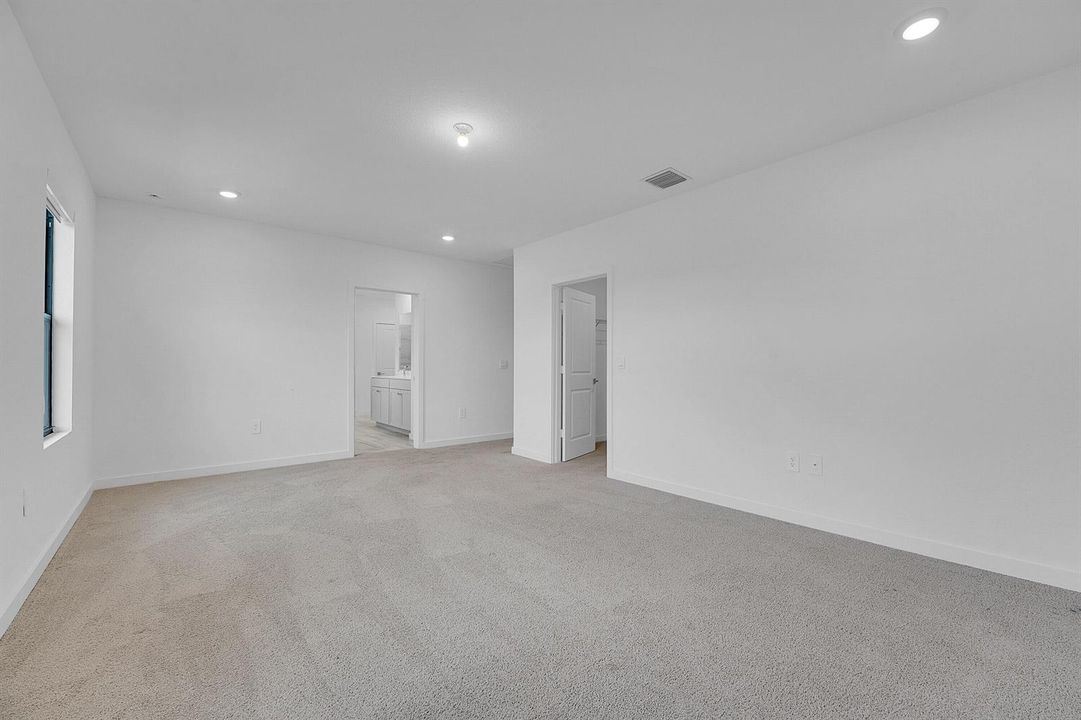 Master bedroom 1b