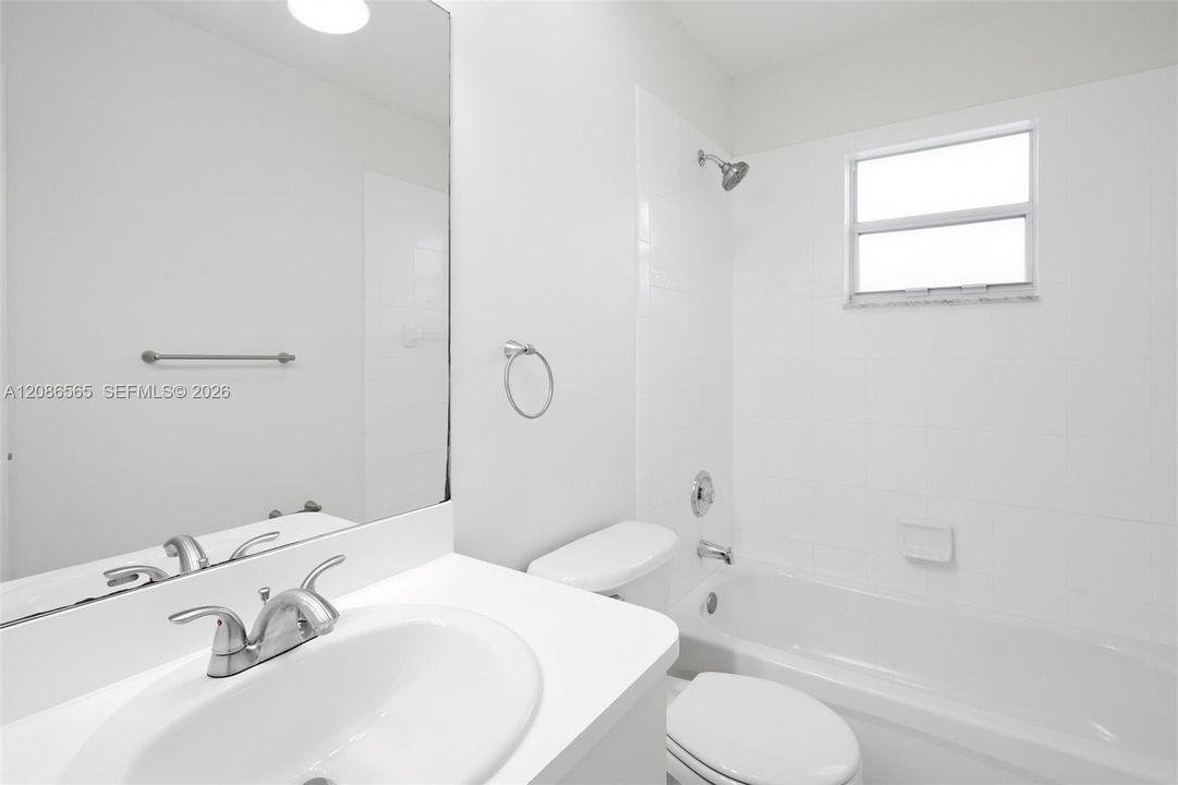 На продажу: $334,900 (3 спален, 2 ванн, 1305 Квадратных фут)