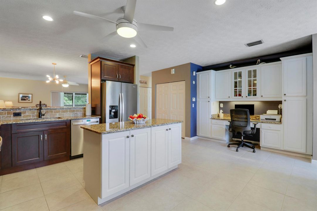 Kitchen & Work Space
