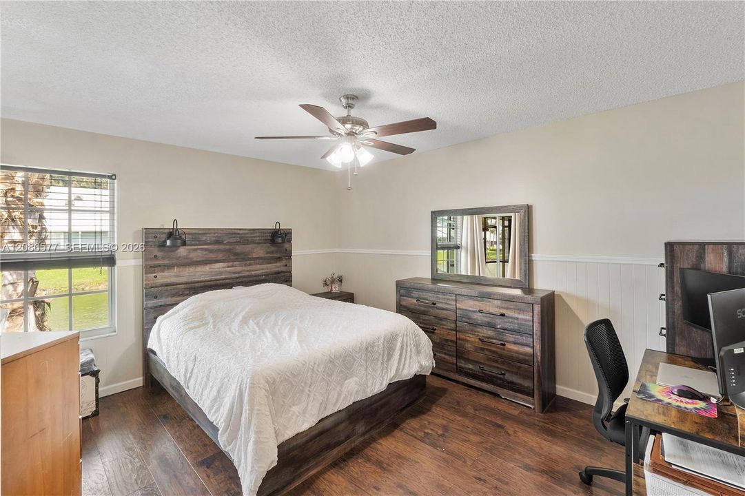 For Sale: $275,000 (3 beds, 2 baths, 1308 Square Feet)