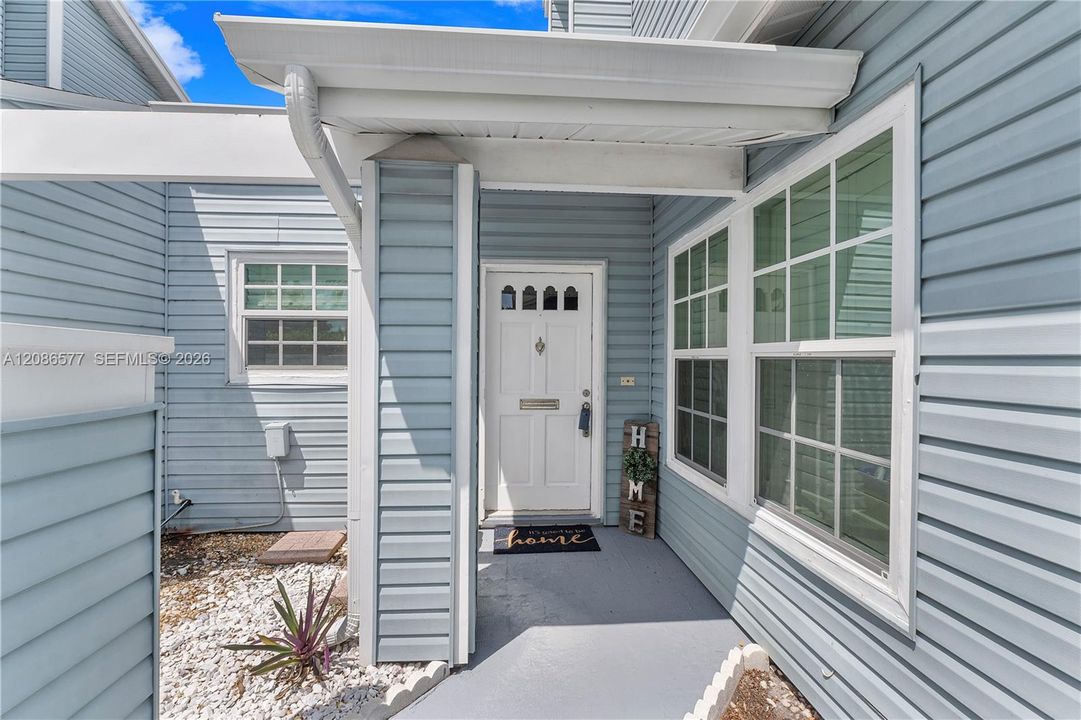 For Sale: $275,000 (3 beds, 2 baths, 1308 Square Feet)