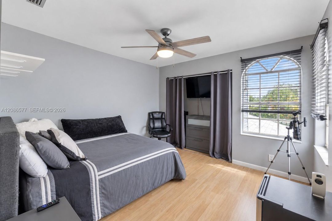 For Sale: $275,000 (3 beds, 2 baths, 1308 Square Feet)