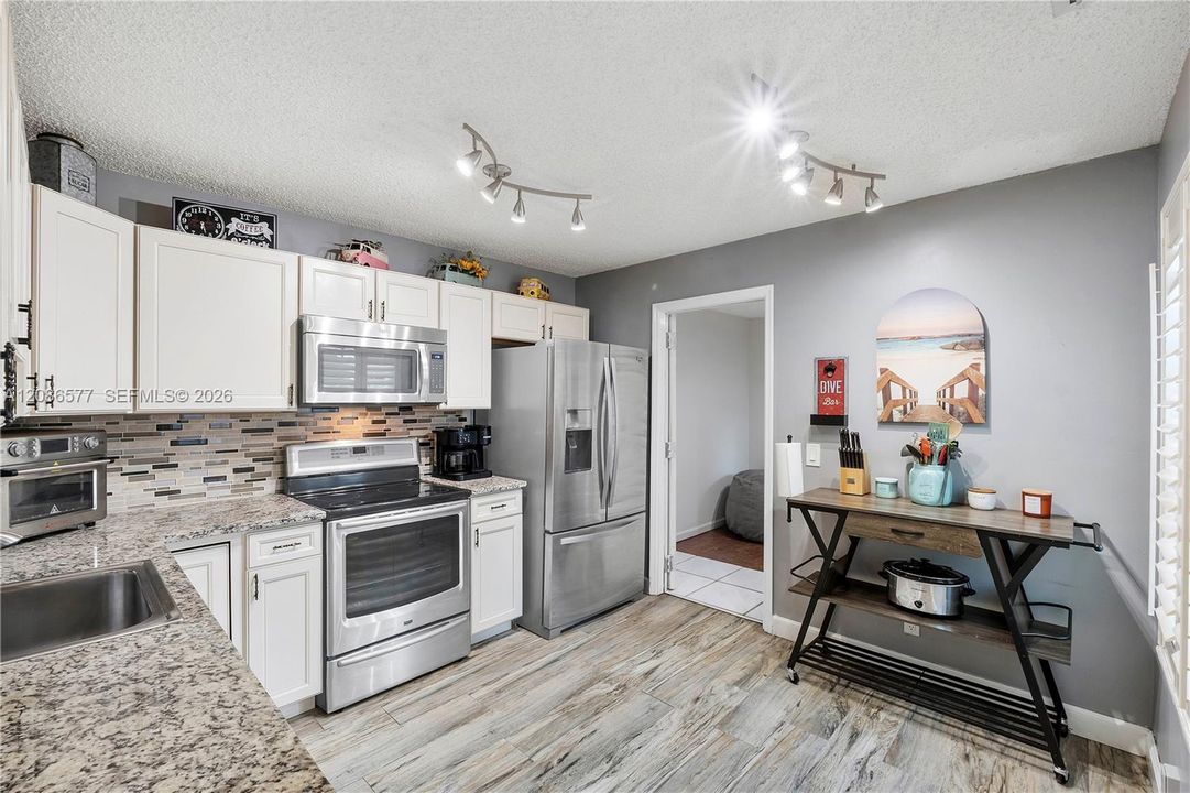 For Sale: $275,000 (3 beds, 2 baths, 1308 Square Feet)